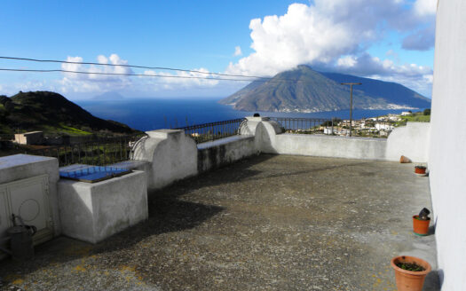 Vendita Casa autonoma ubicata in località Quattropani, isola di Lipari